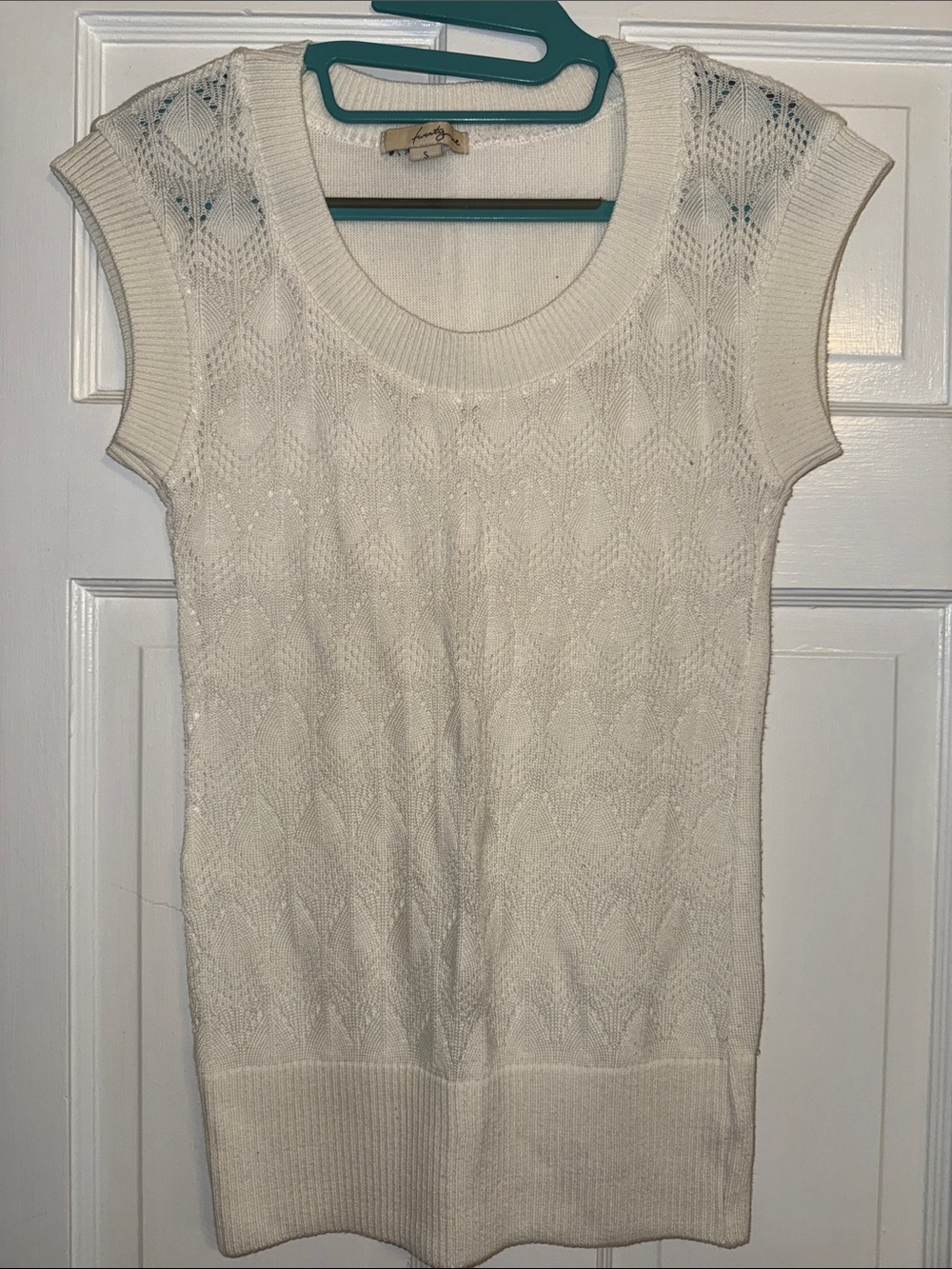Forever 21 Cream Scoop Neck Knit Cap Sleeve Sweater
